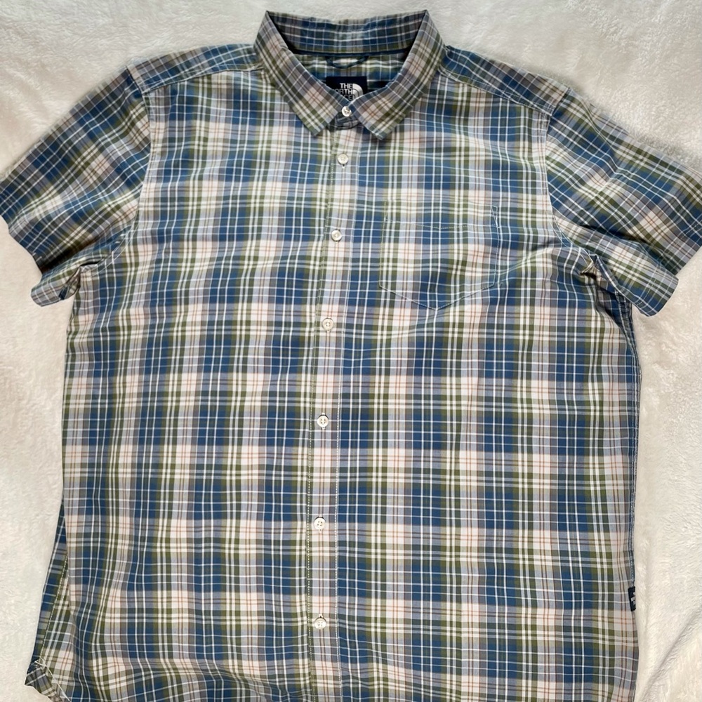 Men’s North Face short sleeve shirt. Size XXL